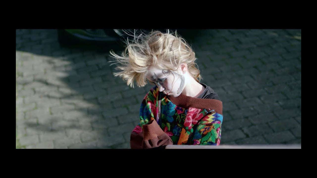 Kim Kim - Juggling (Official Video)