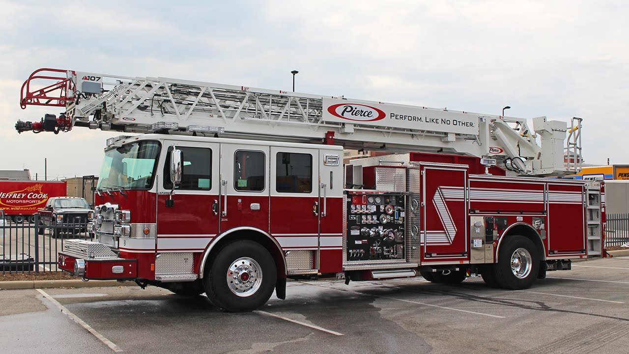 Roseville, Enforcer™ Ascendant™ 107’ Heavy Duty Ladder with Quint style body