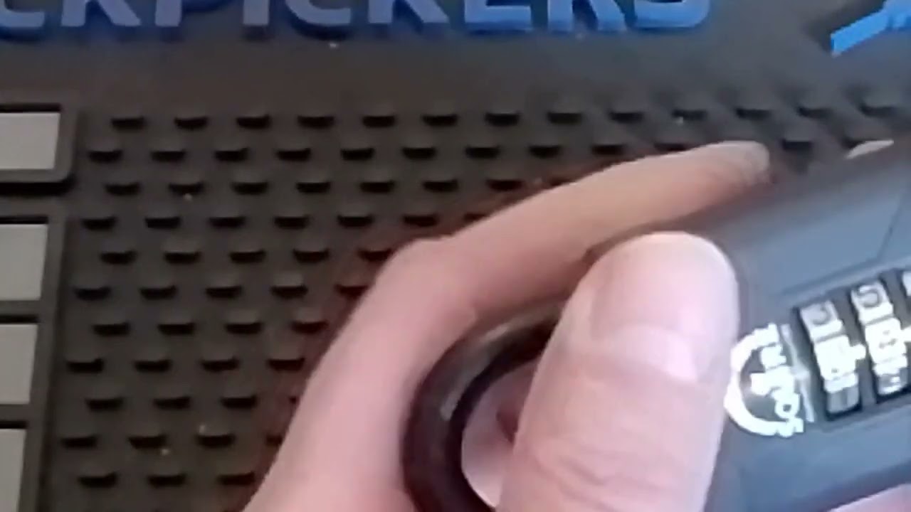 (179) How to decode / pick a combination lock - Squire CP50