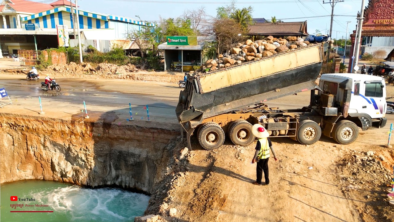 Engineer​ Starting Skill Repair Cracked​ Road Zoom in​ Use Process With Dozer KOMATSU & Vehicles 25t