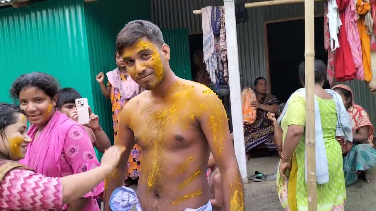 মামার গায়ে হলুদ লাগানো😜😜#vairal_video #tiktok #মানিকগঞ্জের_মেয়ে