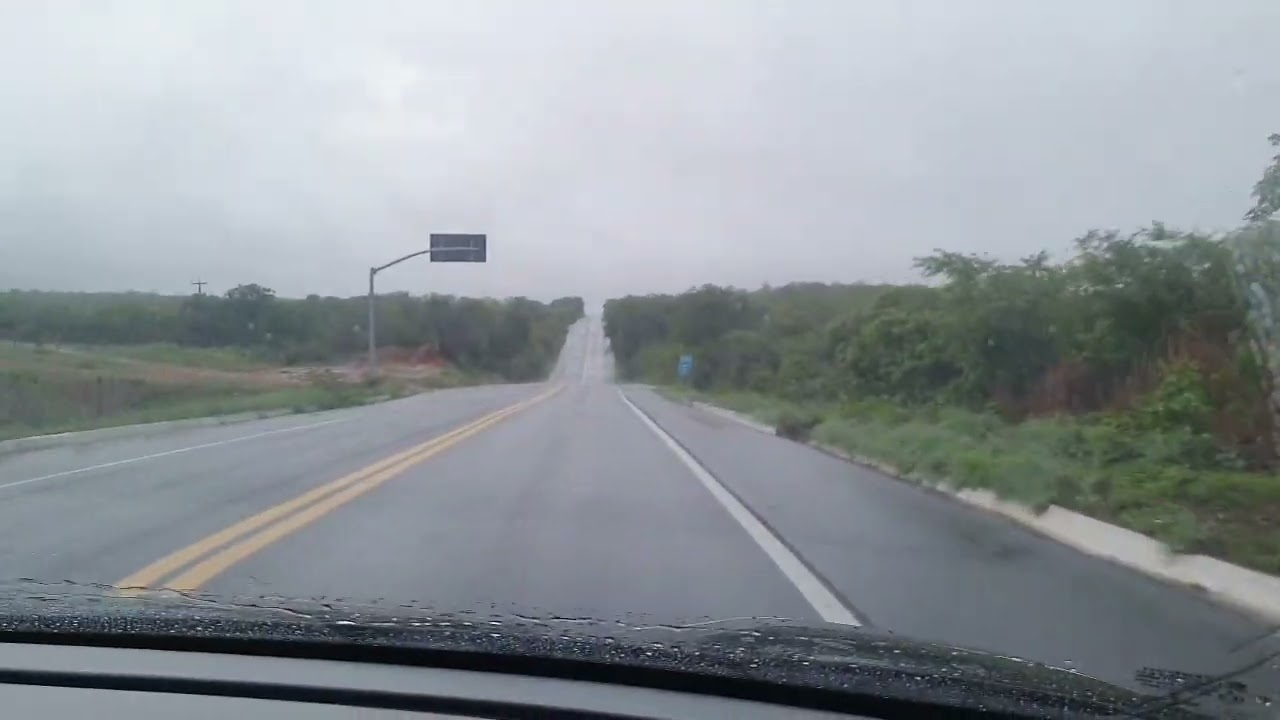 Pista molhada com muita chuva, atenção Redobrada 