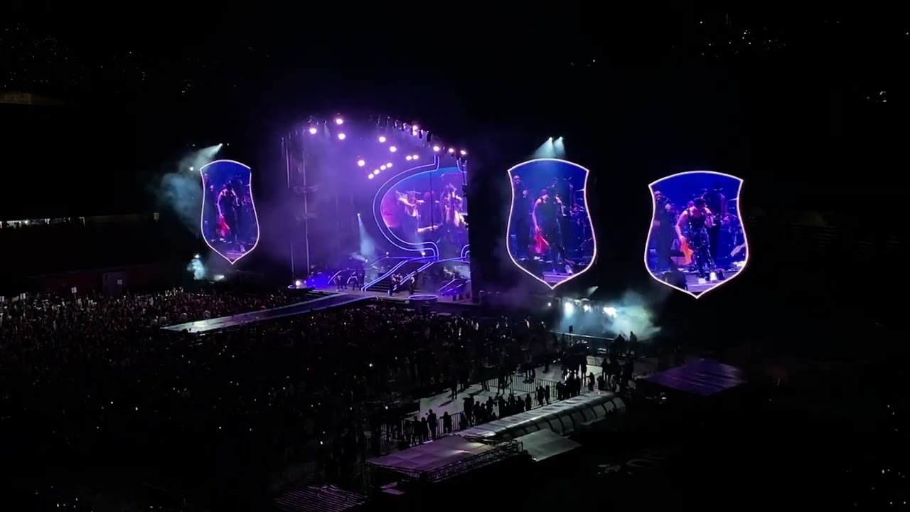 RBD - Medley: Hombres Rebeldes [En vivo desde Medellín]
