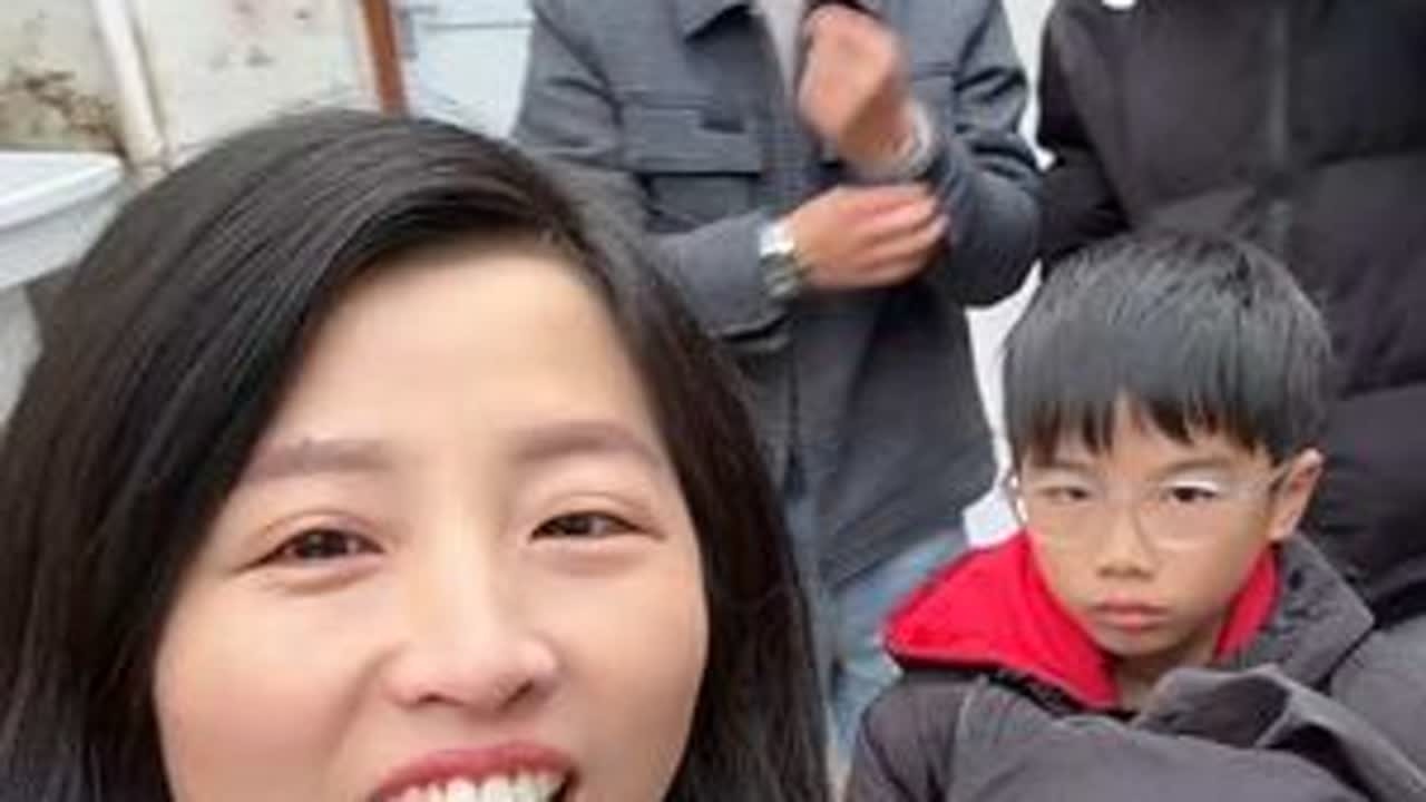 姊妹们几个聚在一起，热热闹闹的配老爸过生日，祝老爸生日快乐，身体健康，平平安安#一家人在一起就是幸福 #记录生活