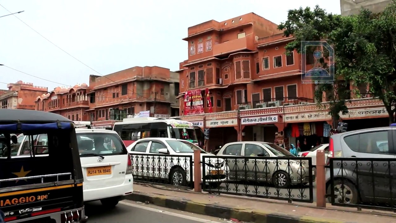 Busy streets of Johari Bazaar, Jaipur
