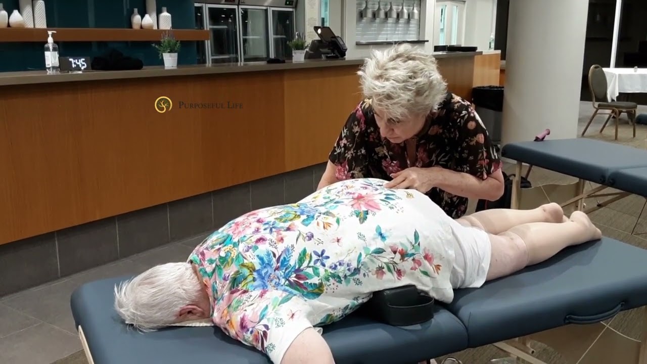 Brief Demonstration of Spinal Flow&reg; Technique - slight spinal wave