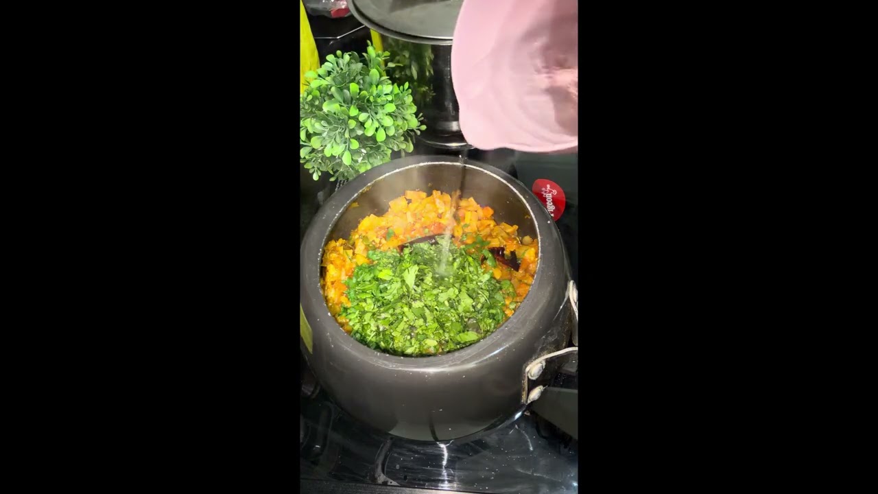  Lauki ki sbji mere tarike se pure veg #youtubeshorts #youtubevideo 