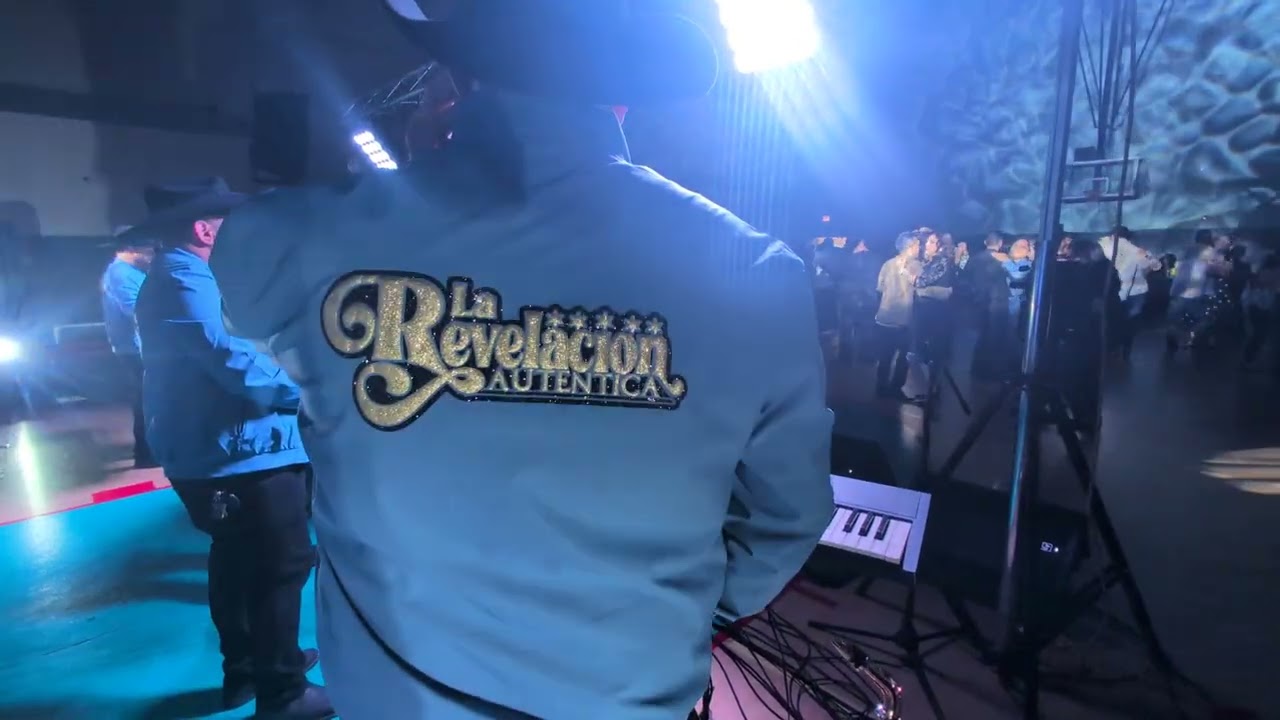 MC audio de Chicago con la Rebelasion Autentica popurry ranchero