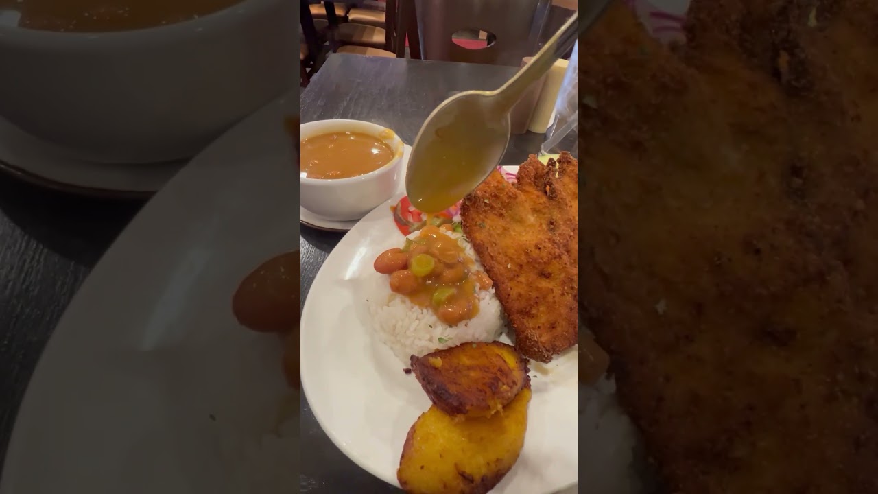 I TRIED COLOMBIAN FOOD FOR THE FIRST TIME #Nochesdecolombia #foodreview  #colombianfood