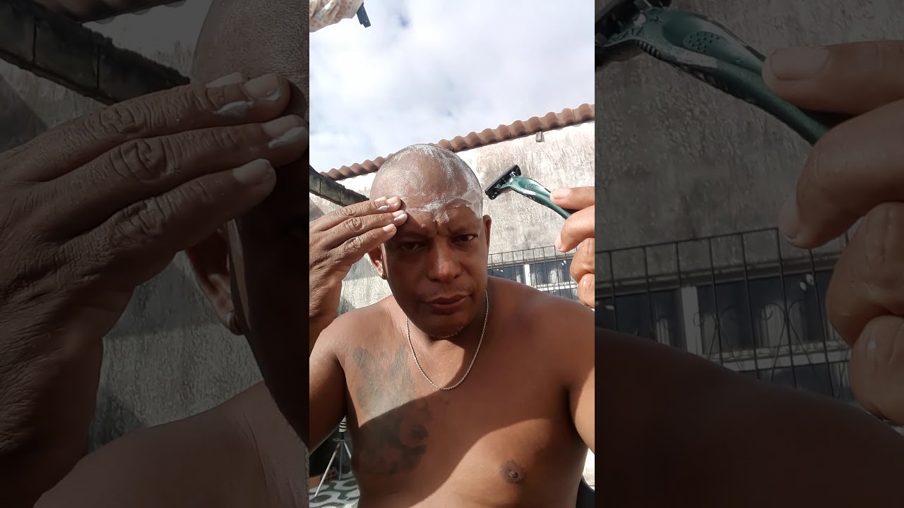 como raspa a cabeça com aparelho de barbear sem impolar