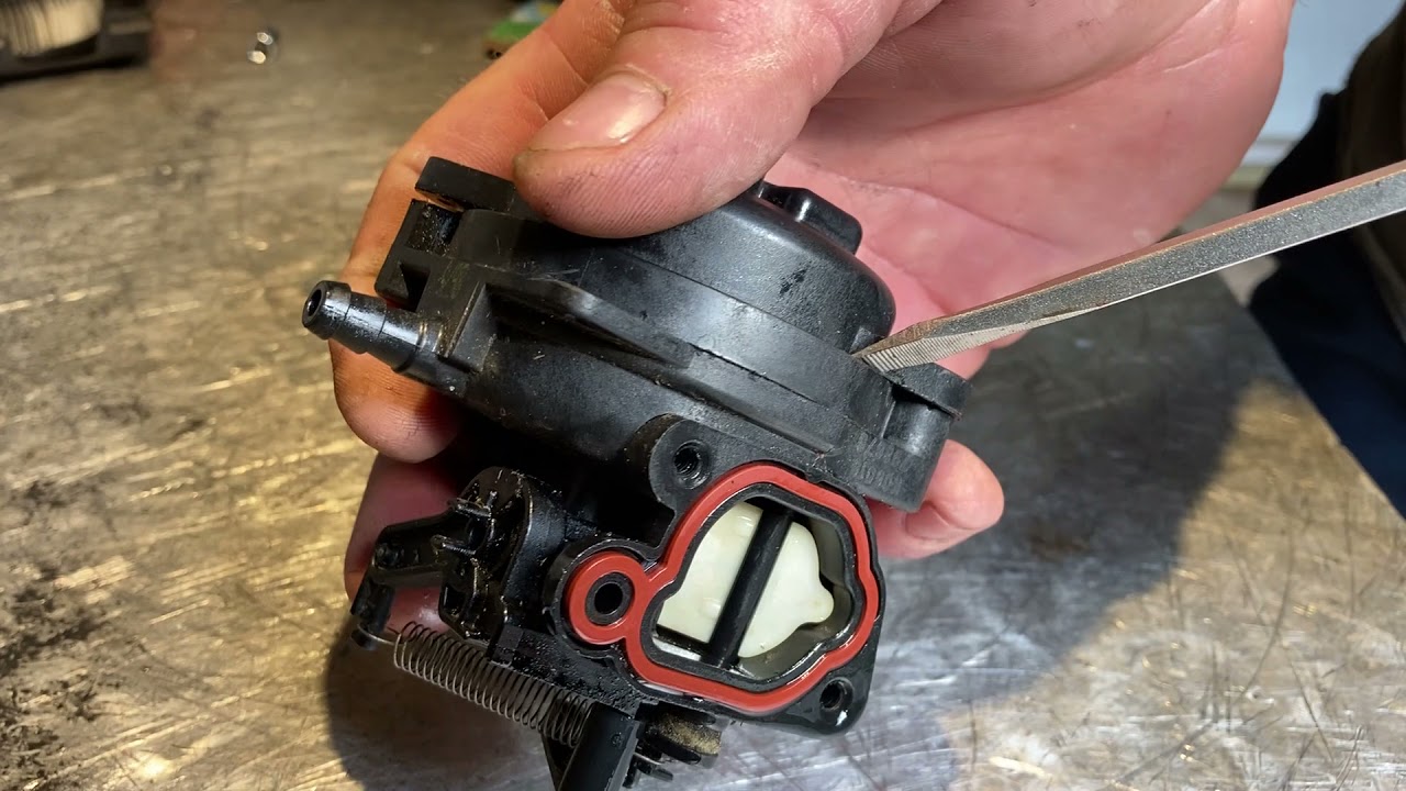 Распространенная проблема с пластиковым карбюратором двигателя (Briggs & Stratton)