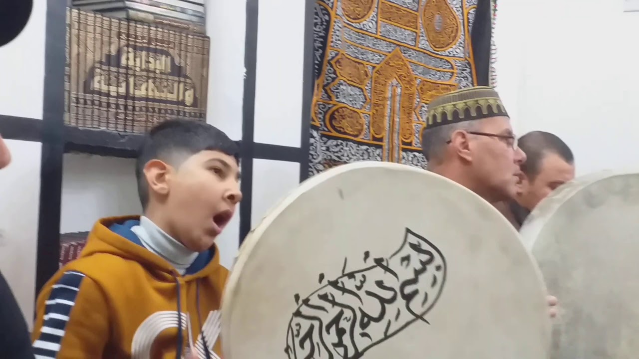 المداح السيد ياسين السيد عيسى النعيمي في دار الحاج المداح حميد الكامل الدوري في قضاء الدور
