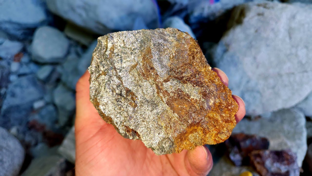 Creek Has Many Gold & Copper Skarn Showings!