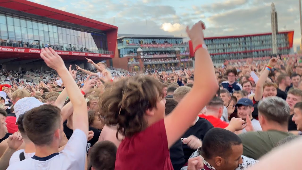 “At Most A Kiss” - Blossoms | Live @ Old Trafford Cricket Ground | 25/09/21