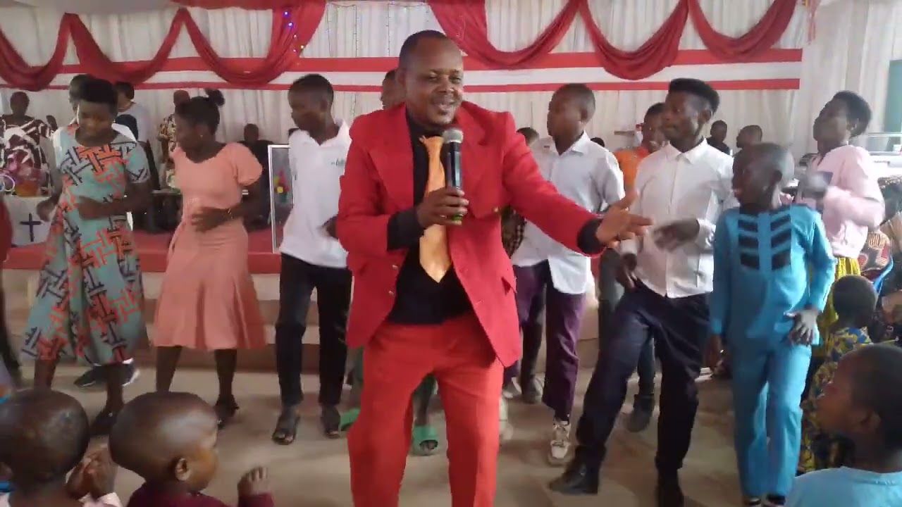 Ni Wimbo uliojaa pongezi kwa wamma ni Jeshi kubwa nikiwa Bunazi missenyi Maranatha..karibu..