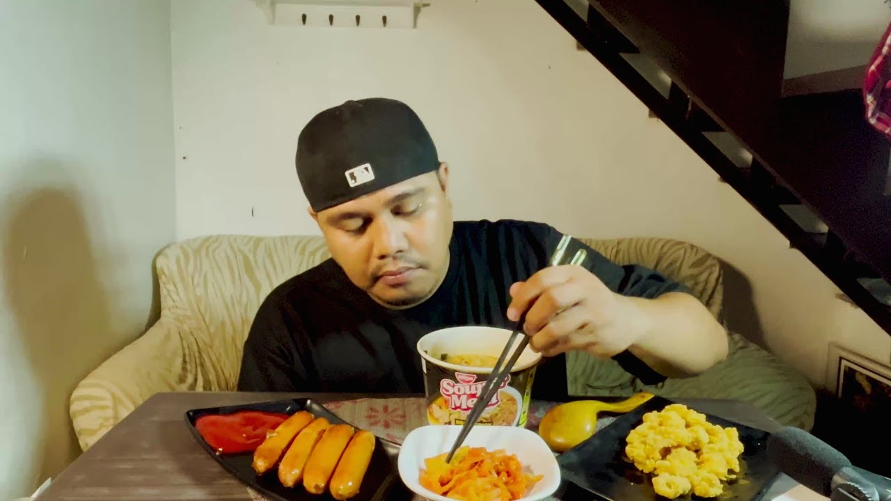 Cup Noodles + Chicken Poppers + Bratwurst Cheese Sausage & Kimchi Mukbang