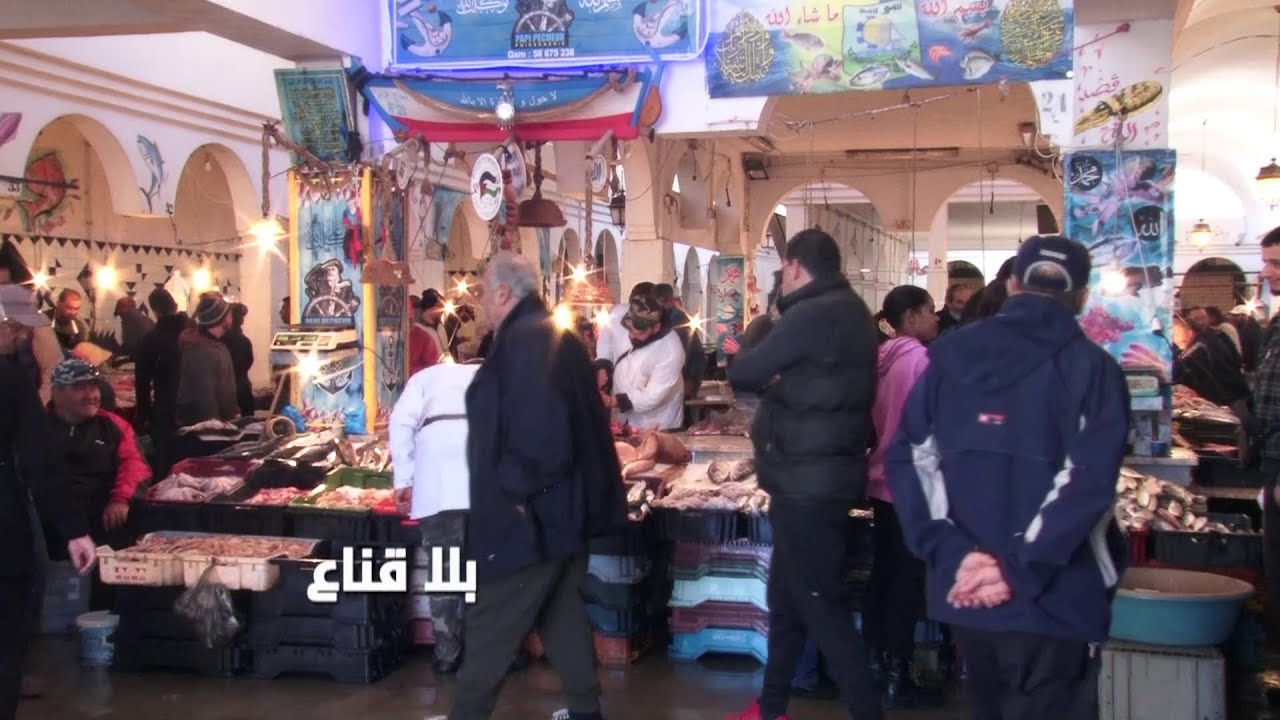 جزائريون جاؤوا خصيصا الى تونس لشراء الحوت فقط من باب الجديد سوسة رغم غلاء الأسعار هذه الفترة !!