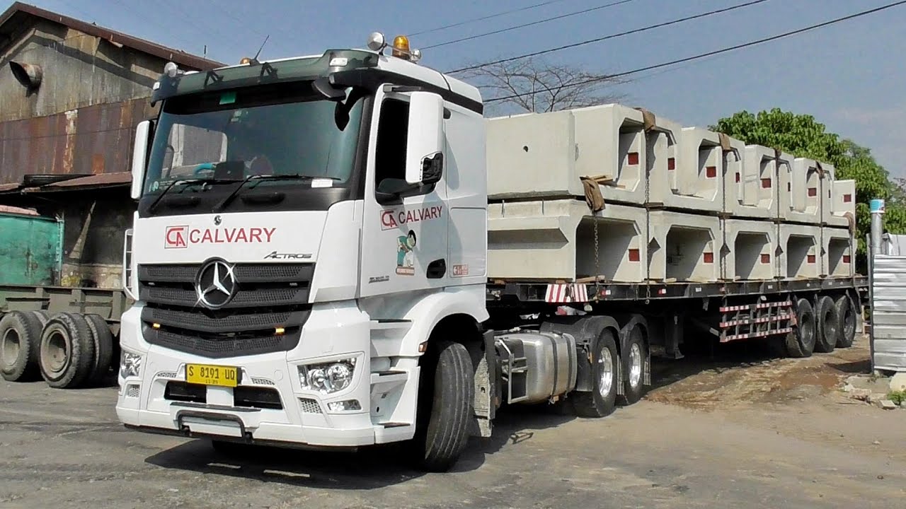 Truk di Sekitar Pelabuhan Tanjung Perak | Agustus 2025