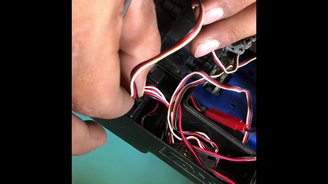 How to replace the throttle servo on traxxas revo