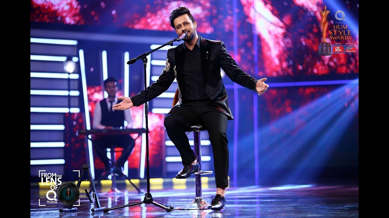 Darasal/Aitebaar - Atif Aslam Live at Hum Style Awards 2017 HD