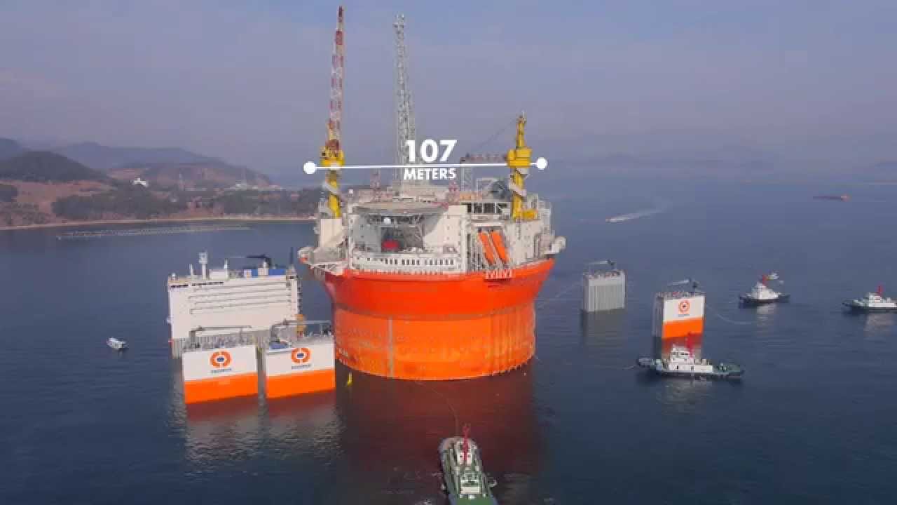 Dockwise Vanguard transport gigantic Goliat FPSO