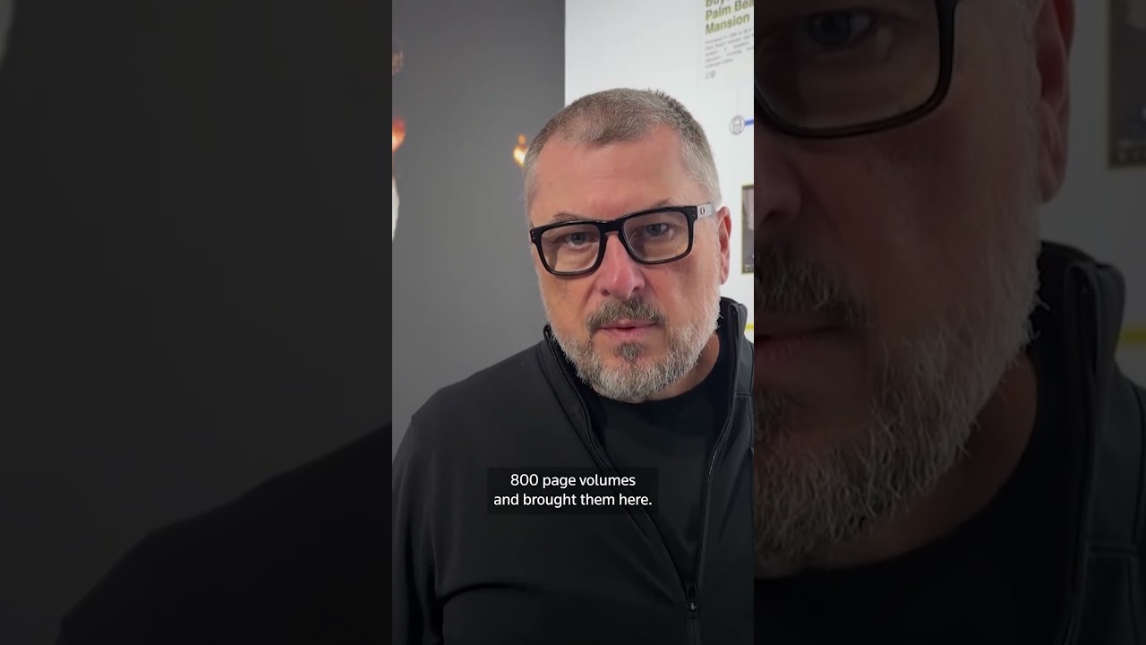 В читальном зале Нью-Йорка выставлены переплетенные файлы Эпштейна.