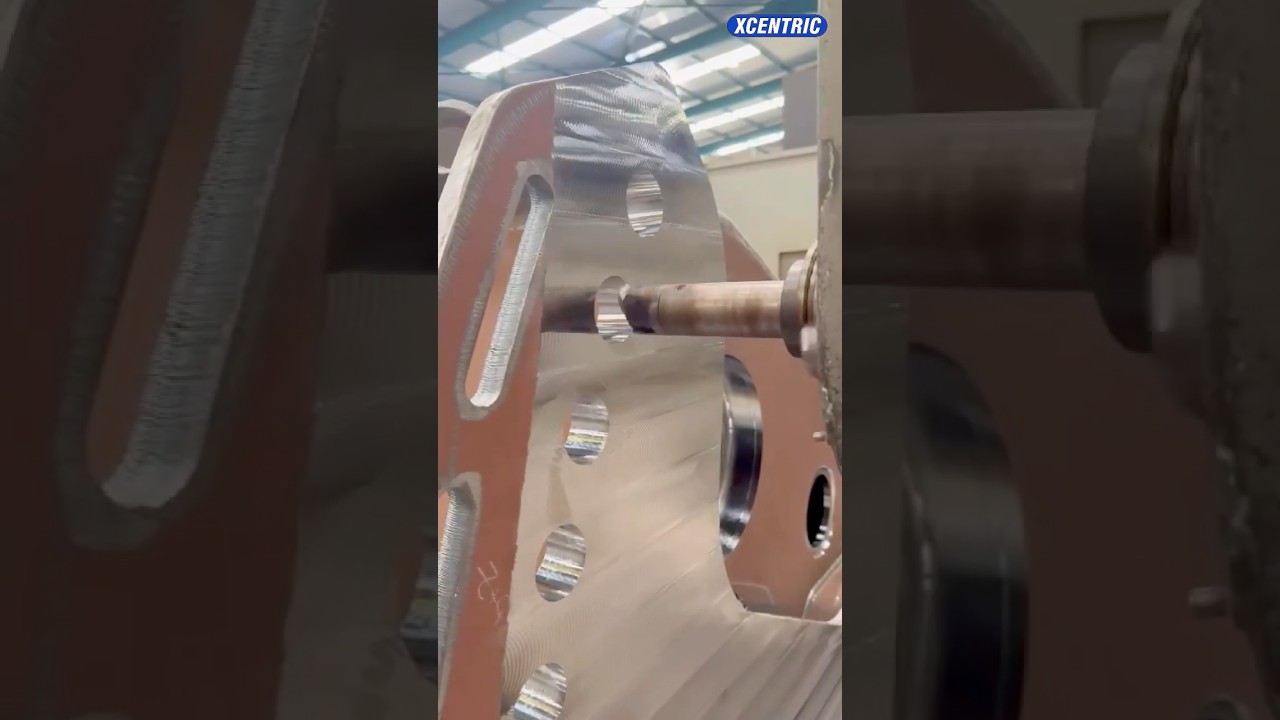 Xcentric Crusher bucket XC29 body machining.