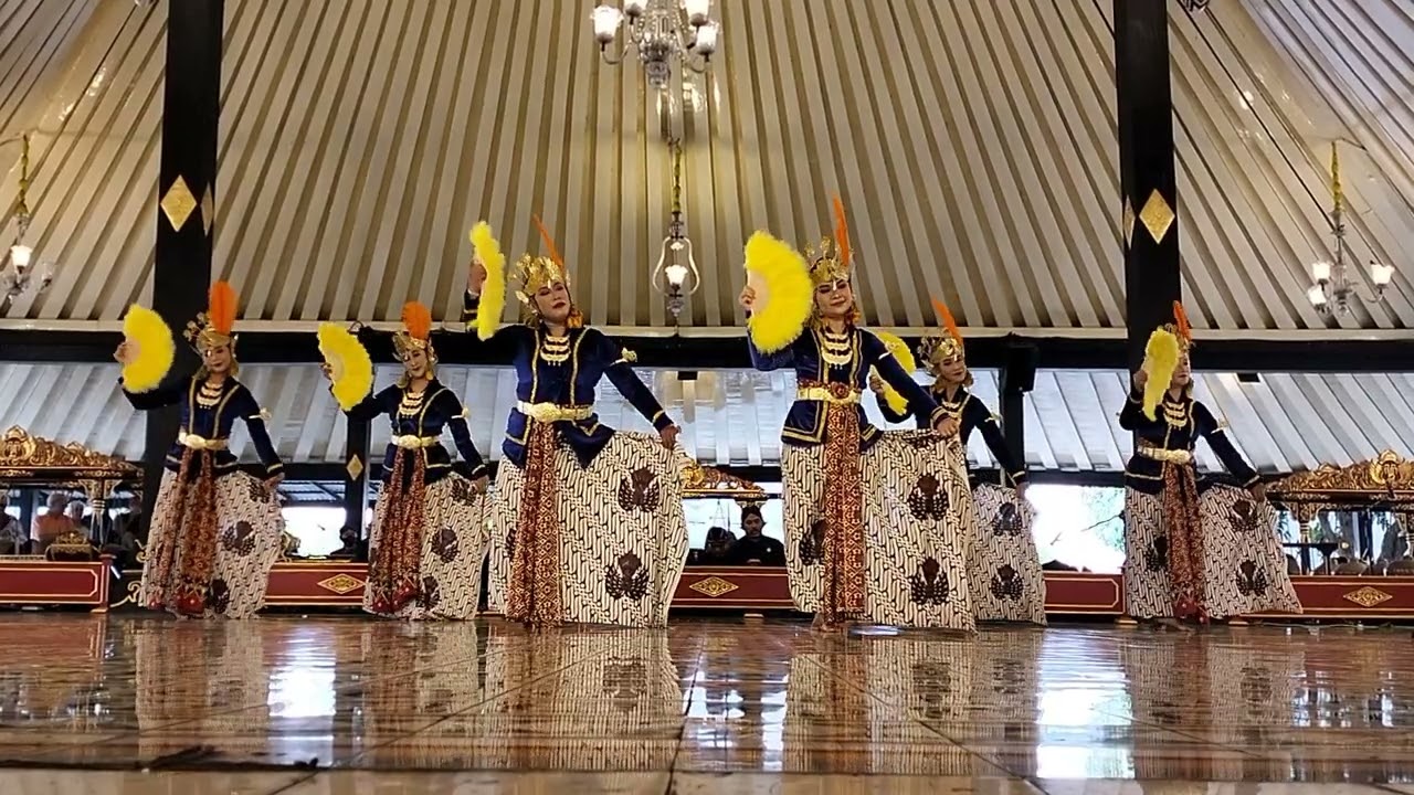 Tari Sekar Hapsari yang dibawakan oleh Bu Guru Smki 