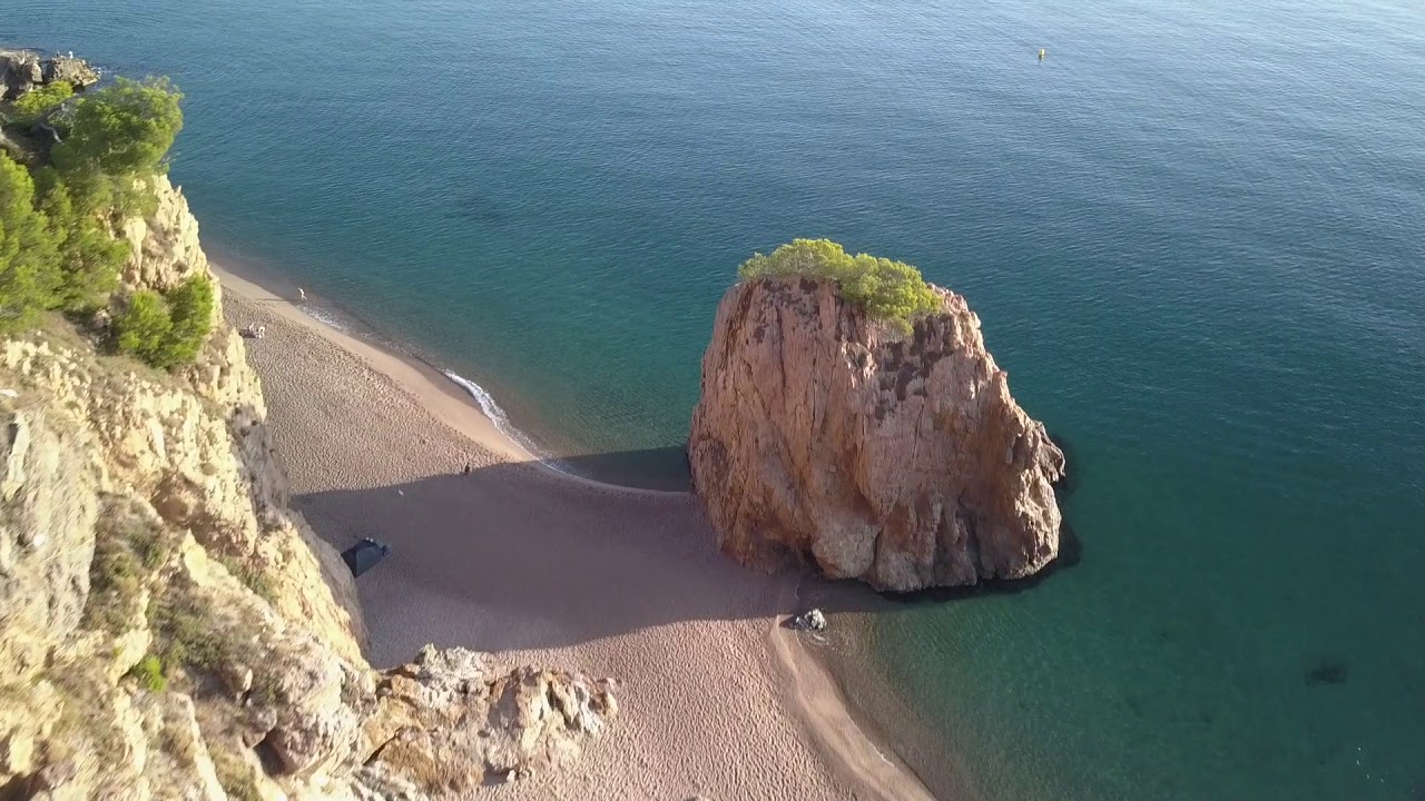 survol plage et calanque illa roja (costa brava)