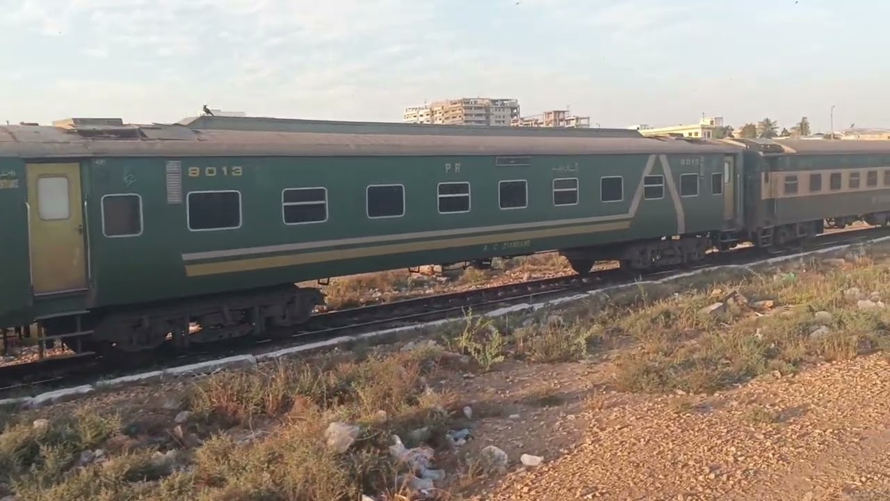 Allama Iqbal Express going from Karachi to Sialkot is making the sound of its journey. 7Up waiting..