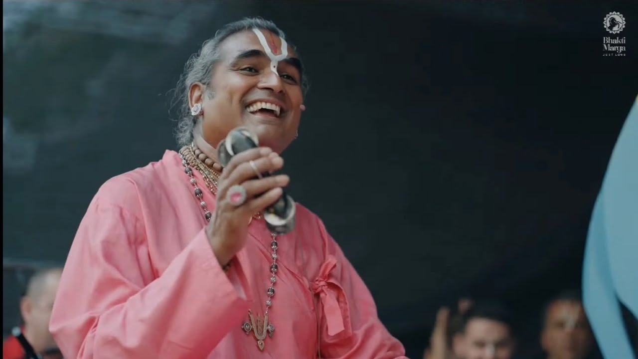 Mira Zahar Ka Pyala Pigaye Re (Krishna Medley) by Paramahamsa Vishwananda