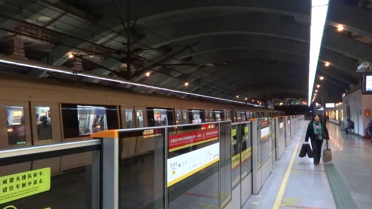 {**強烈對比}廣州地鐵1號線西門子列車及龐巴迪Movia 456列車駛離花地灣站