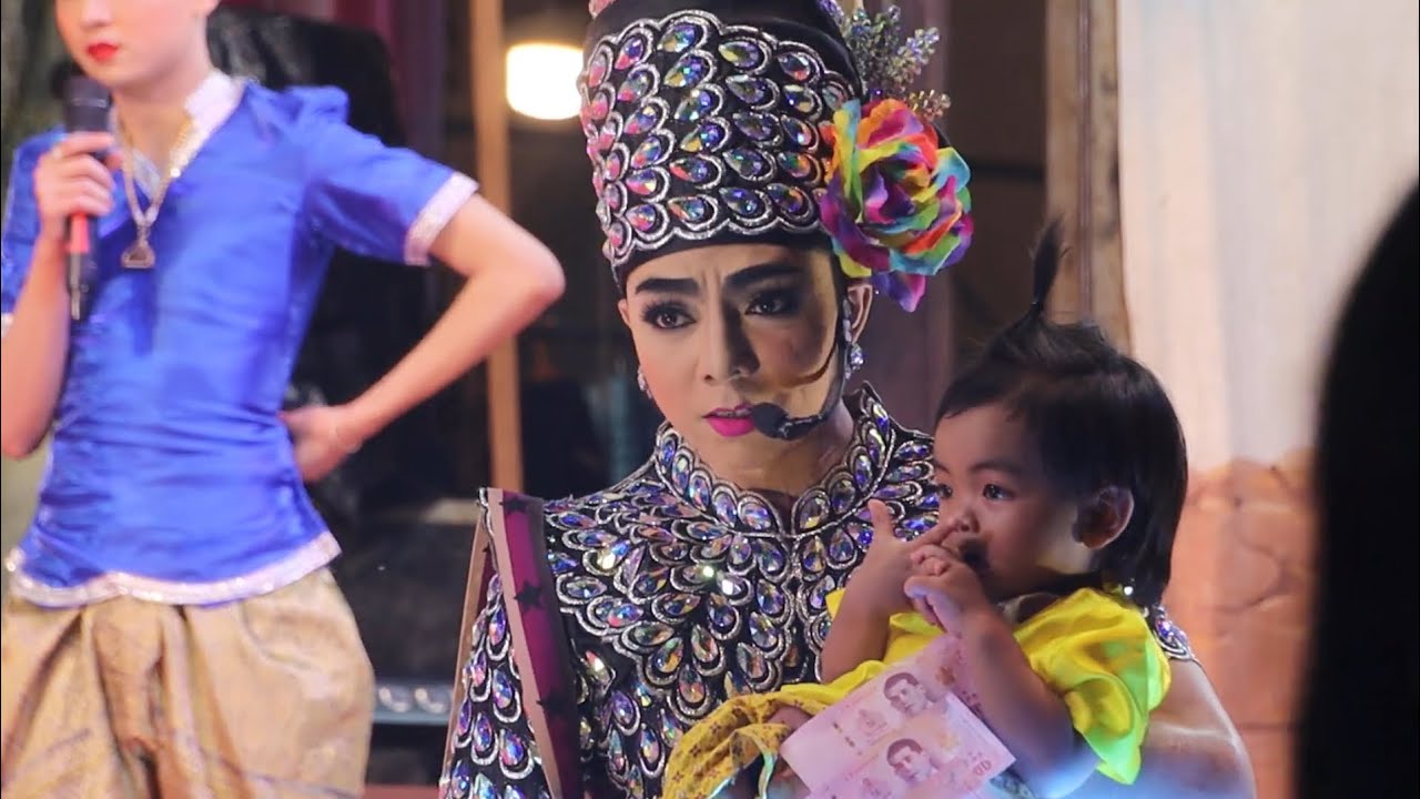 พี่เต๋าปล้นด้วยไลฟ์สดด้วย หาเงินทางเดียวไม่พอ ระหว่างปล้นมีแม่ๆส่งดาวมาแสนดวง แบงค์ก็เอาด้วย 555555