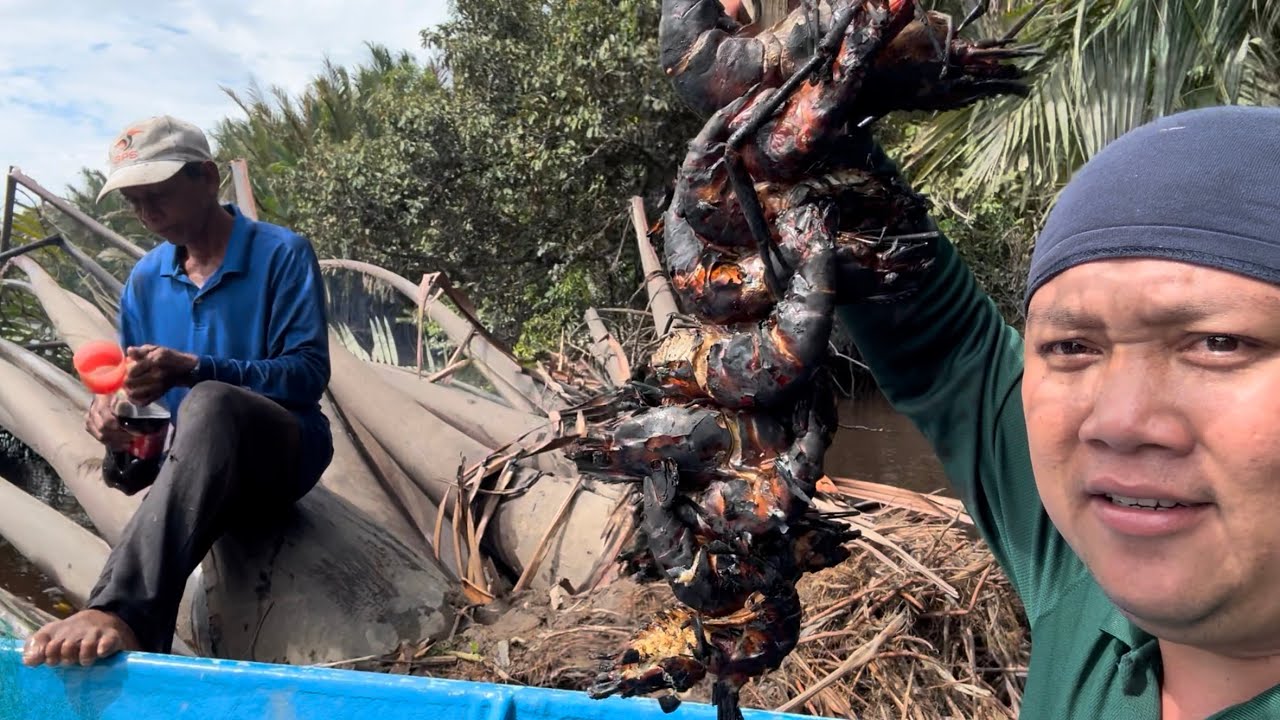 Bakar Udang Galah Passin Guna Daun Nipah Di Tengah Sungai // Restaurant Terapung Atas Perahu…//