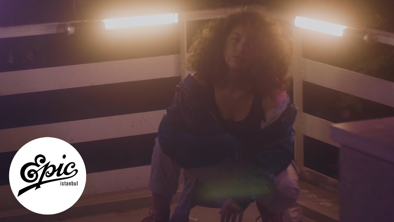 Ceren İdil - Sessiz Sakin | Official Music Video
