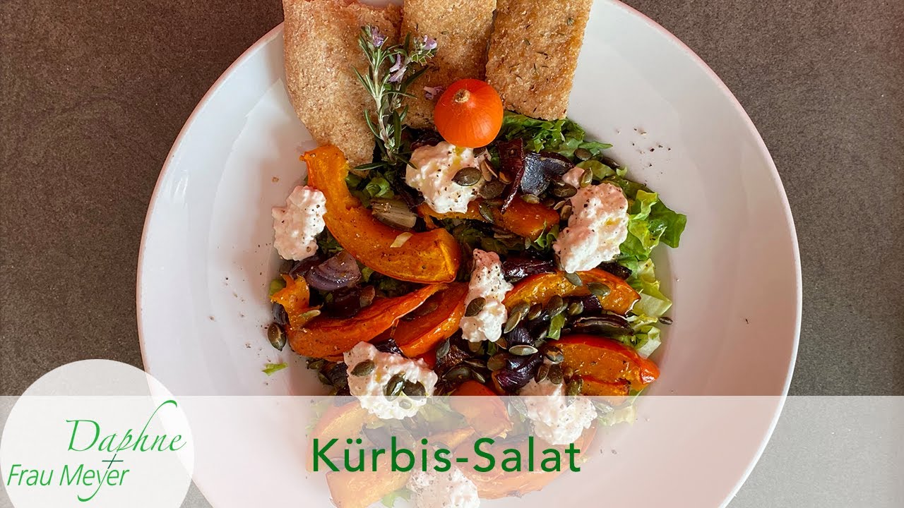Lauwarmer Kürbis-Salat vom Hokkaido mit Fladenbrot #kürbis #kürbisrezept #kürbissalat
