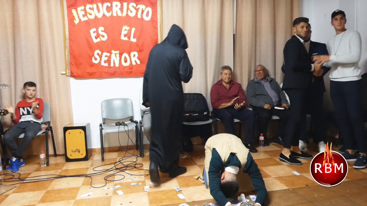 Obra de teatro la subasta de un Alma.. jóvenes de los palmerales  en la iglesia  de  oliva