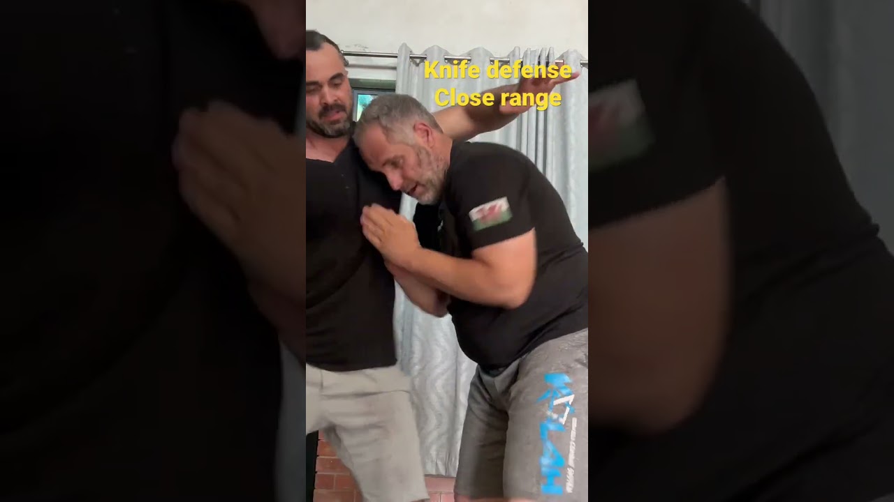 Knife defense close range