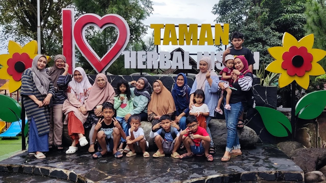 @Taman Herbal Insani _ Siapa Yang Terlihat Paling Takut Dengan Kelinci...? - Part 16