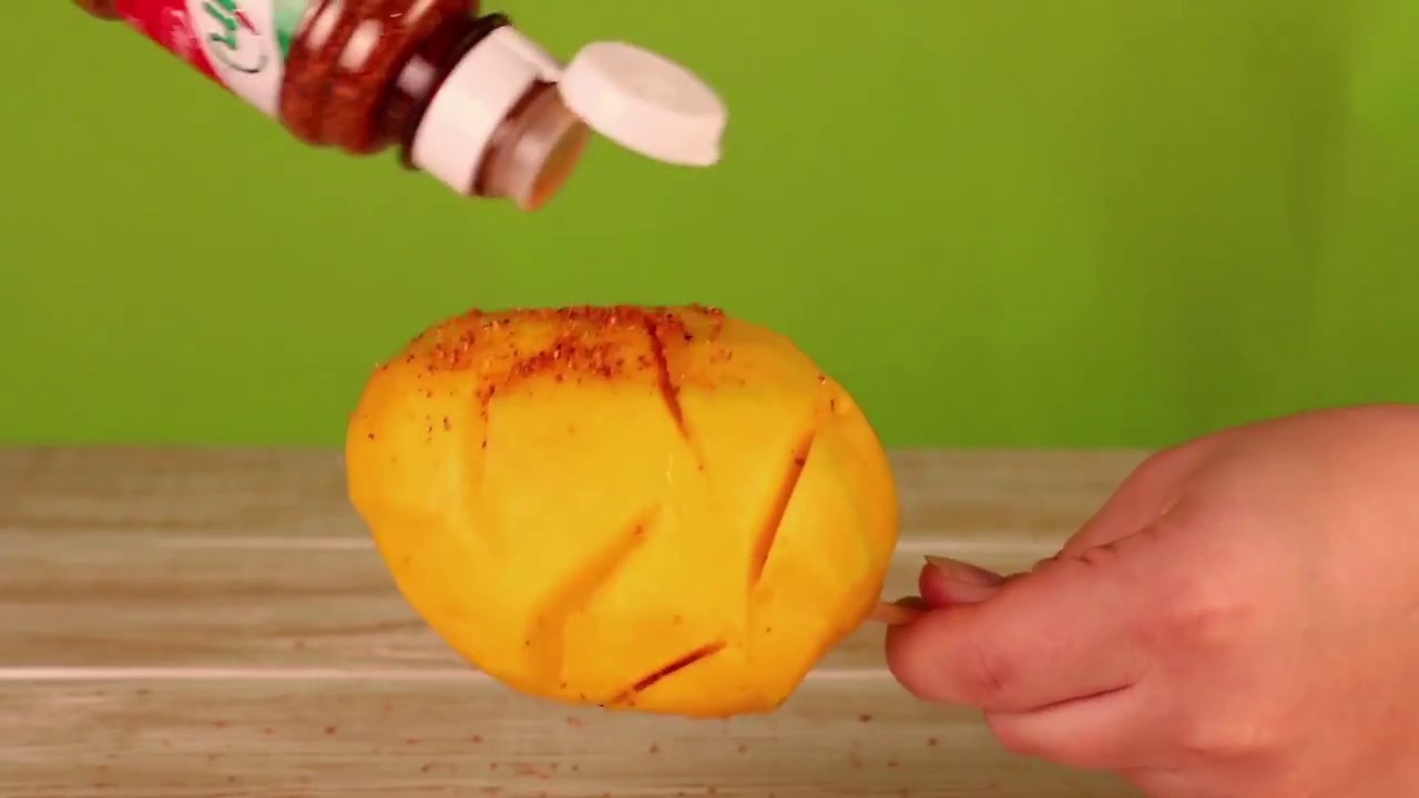 Taj&iacute;n goes with every fruit