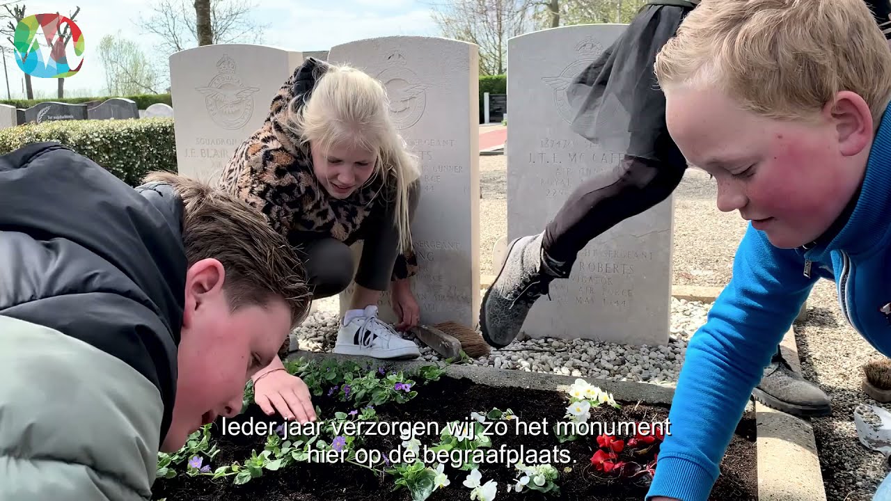 Leerlingen verzorgen oorlogsmonument Molenaarsgraaf