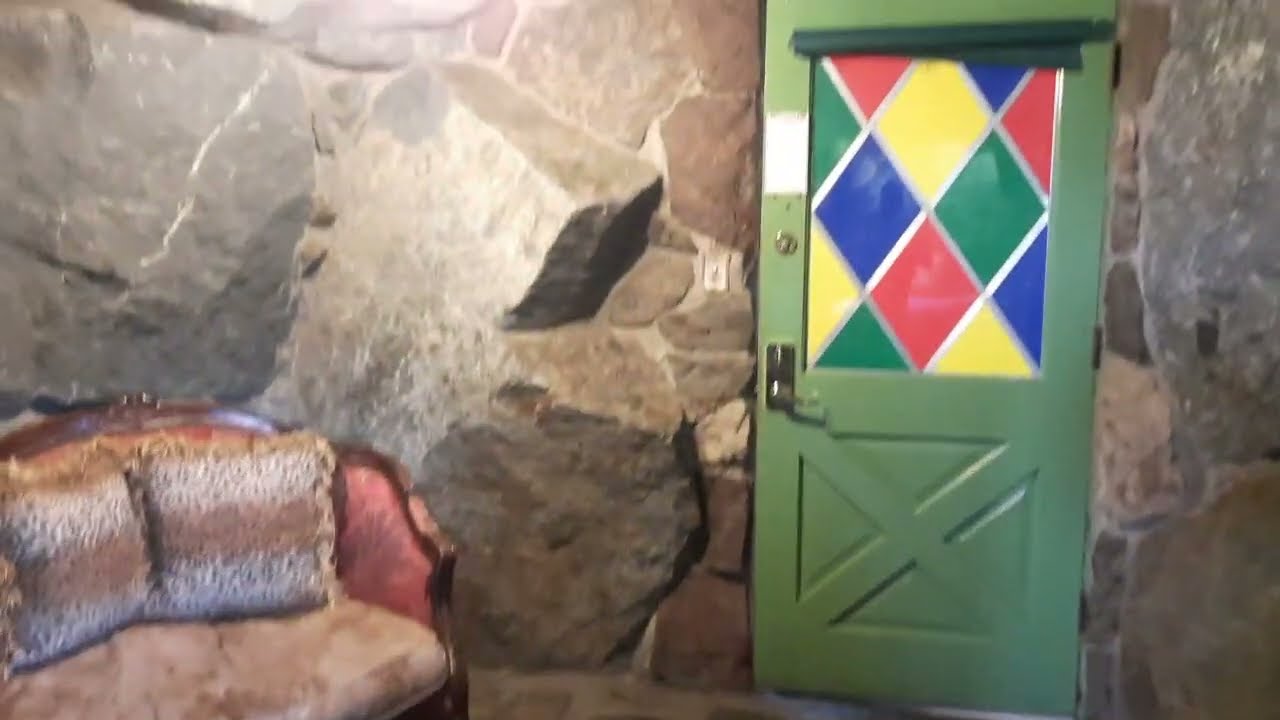 ROCK BOTTOM Room 143 / Madonna Inn / San Luis Obispo - Room Tour