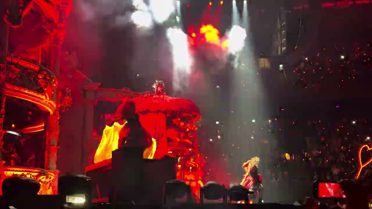 Lady Gaga - Amsterdam. opening: Bloody Mary - Abrcacadabra.  (the Mayhem Ball Tour) 09-11-2025