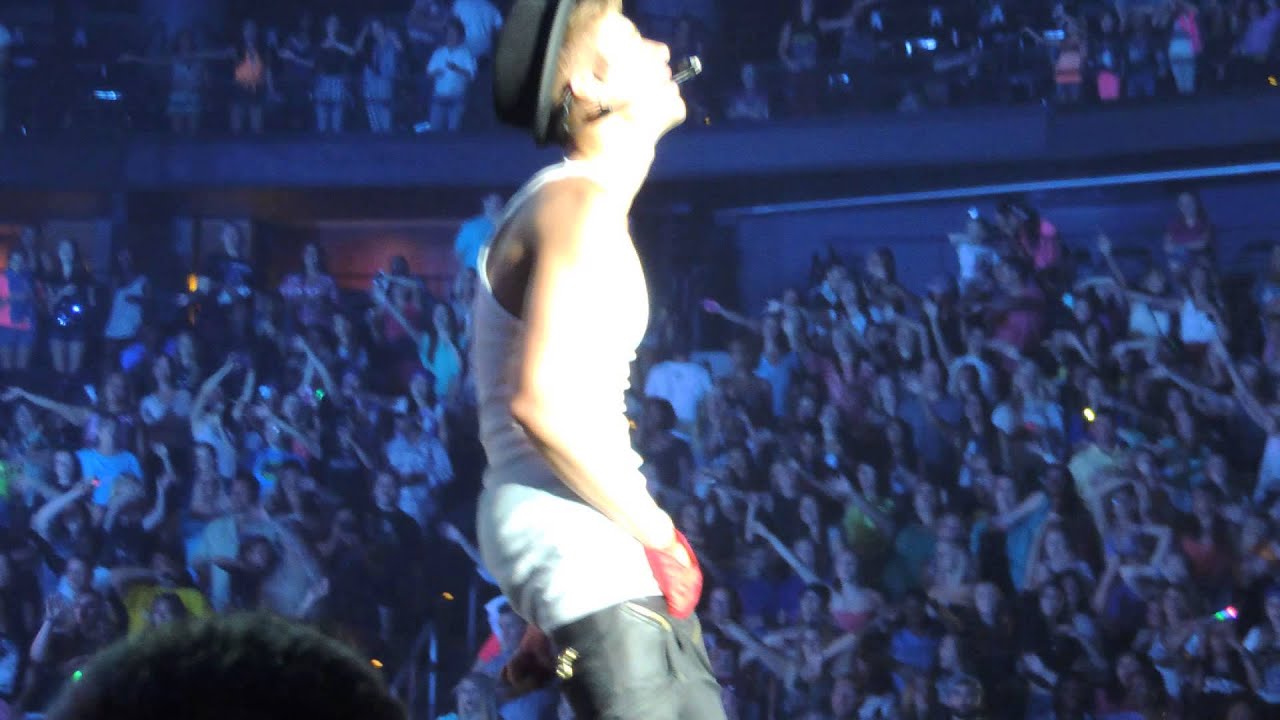 Justin Bieber One Less Lonely Girl Live Atlanta, Georgia August 10, 2013 Philips Arena