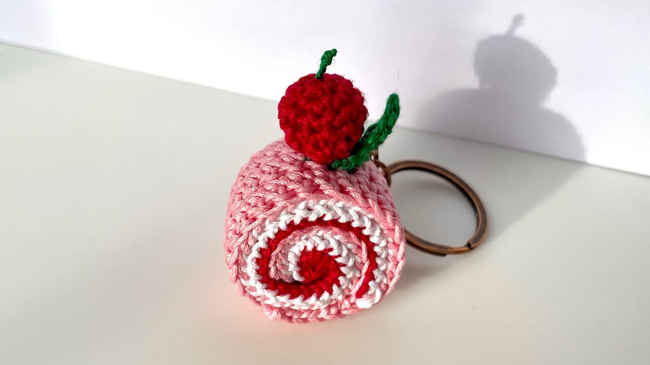 Crochet | Cake | Mini Cake Keychain | 🍥🧁| DIY | Handmade Gift | Easy