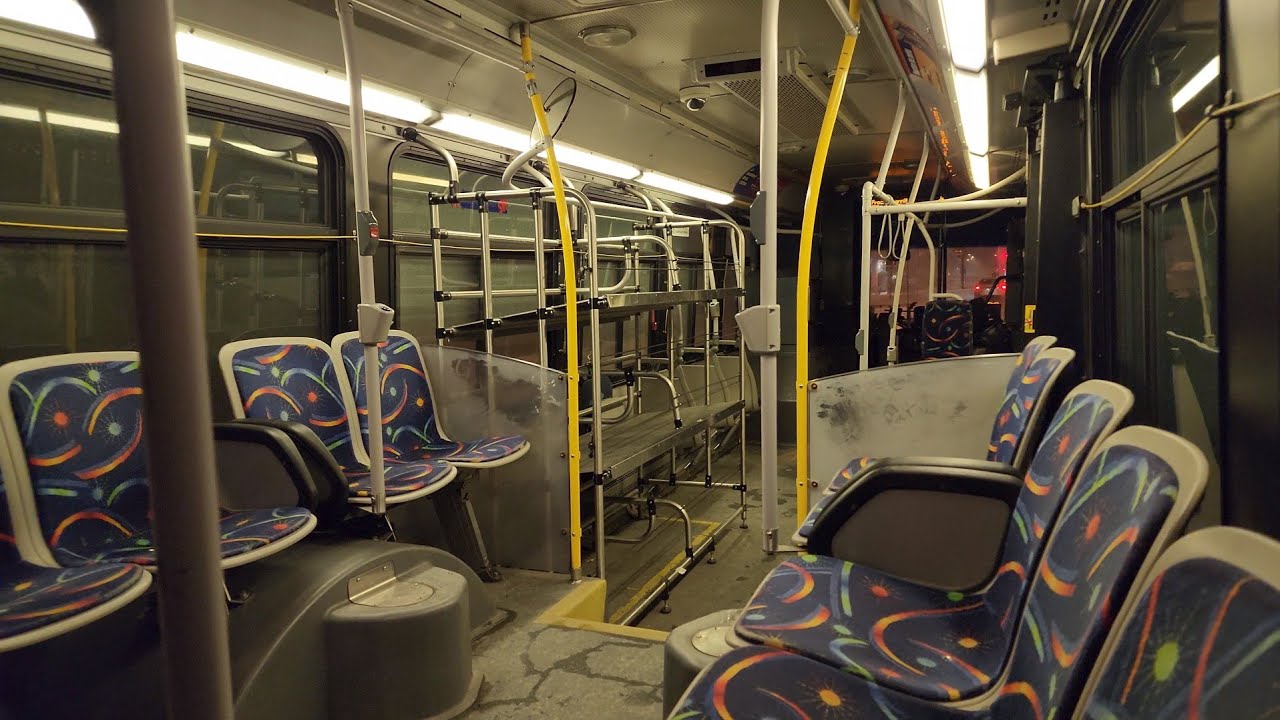 🚍 STM Montreal night bus ride on the 369 route - south from Cote-des-Neiges to downtown Montreal 🌃