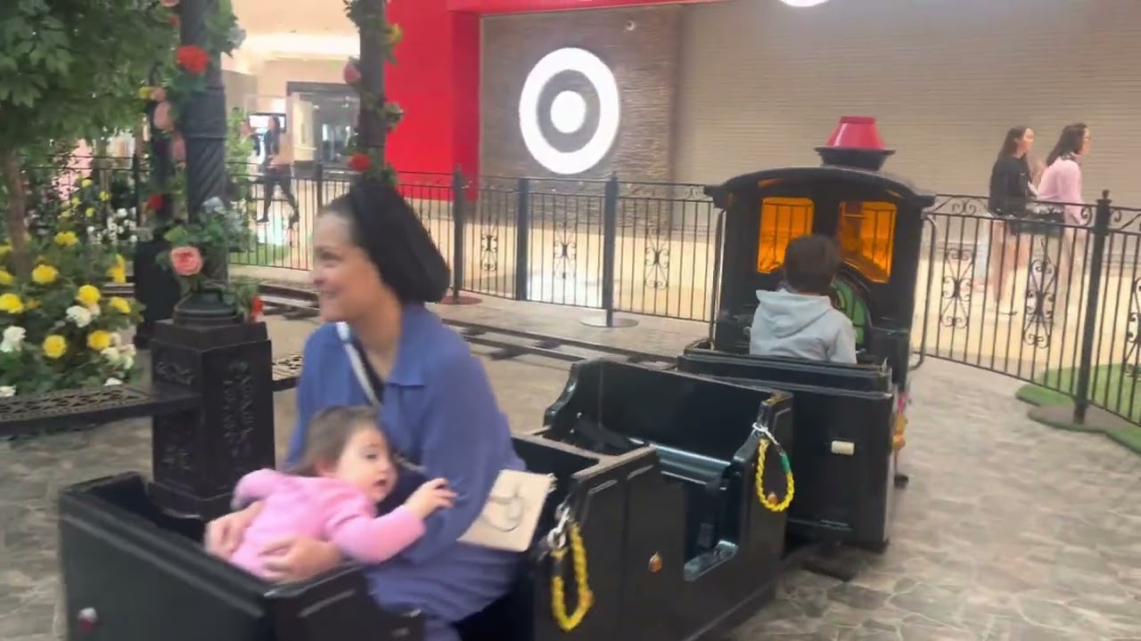 Topanga mall tren