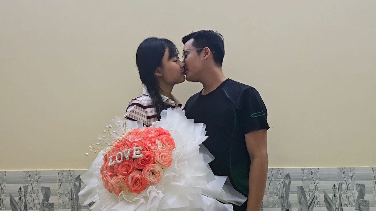 CEO Huyen suddenly gave Thu flowers &ndash; what was the reason?