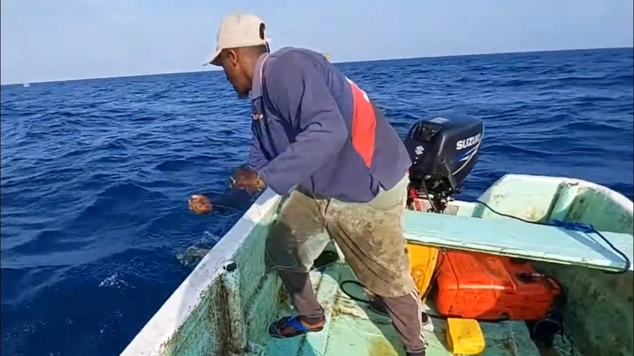 FISHING VIDEO BEST FISHERMEN FOR HANDLINE FISHING IN INDIAN OCEAN SEA USA BOATS