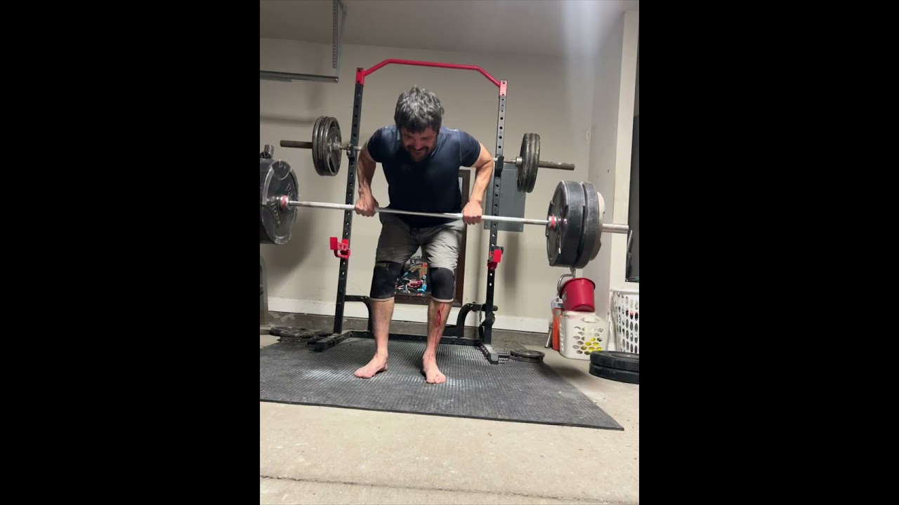 565x5 dead 425x3 squat 275x5row 275x3 bench 45x5 pull up cheat curl 185x3 
